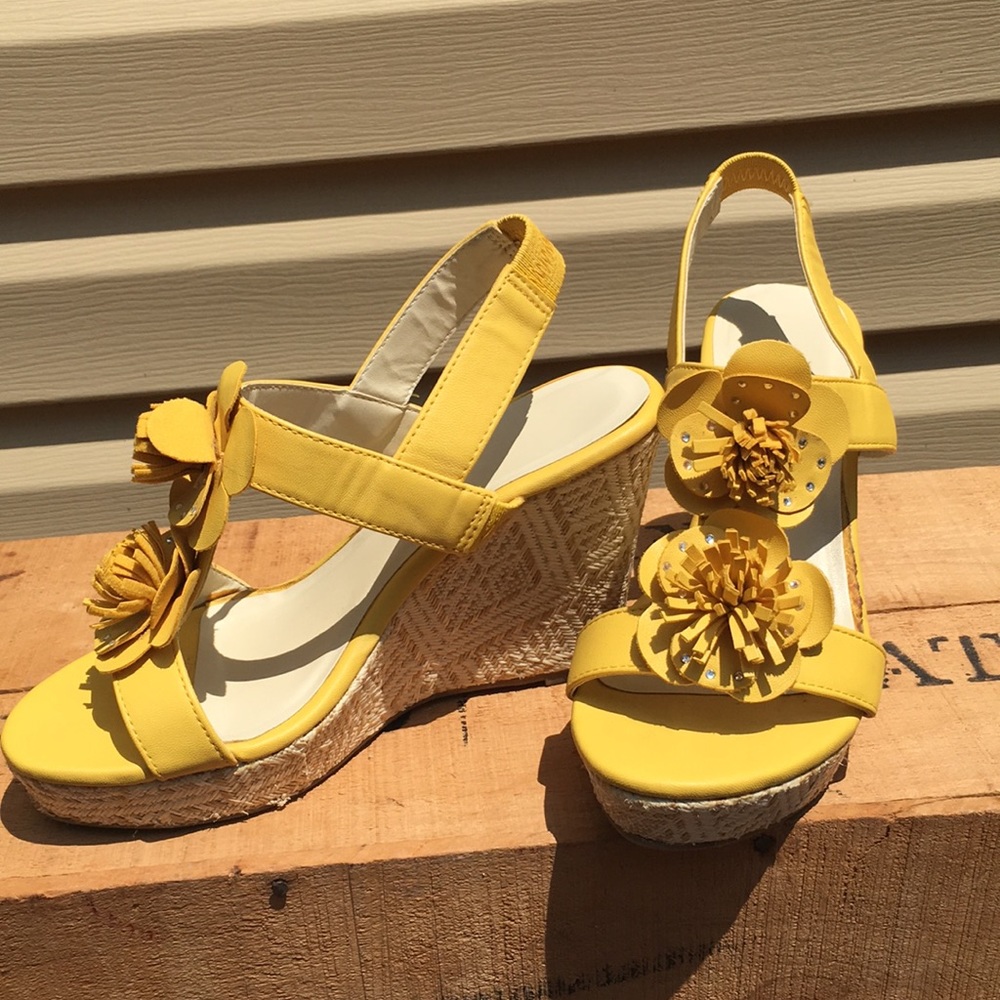 Yellow Flower Wedge